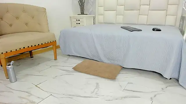 naia_cox webcam
