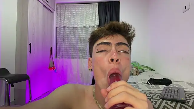 _peachyboy (M twink) - suck my dildo