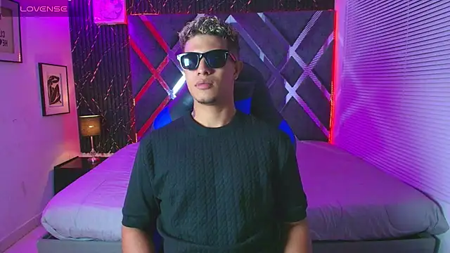 dominic_connor webcam
