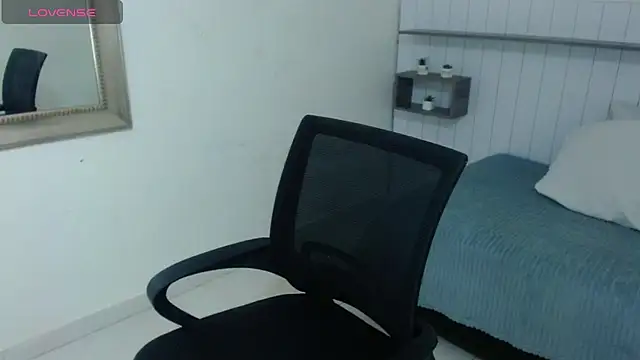 Antonella_SterlingK webcam