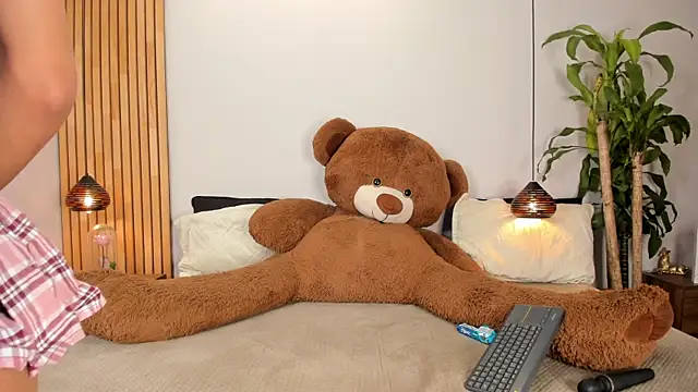 REINA_ADAHARA webcam