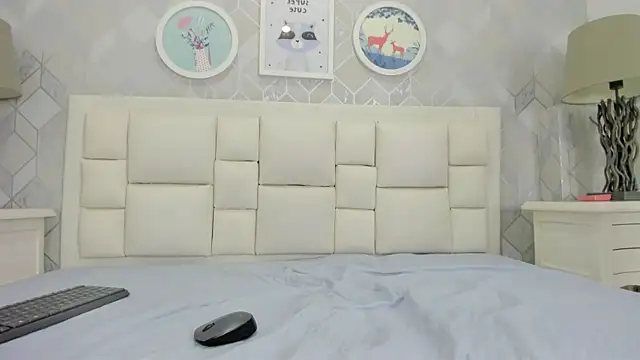 naia_cox webcam