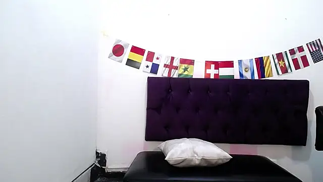 Little18Doll webcam