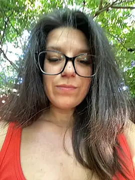 NadiraNoor webcam