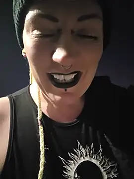 PinkTheHawk webcam