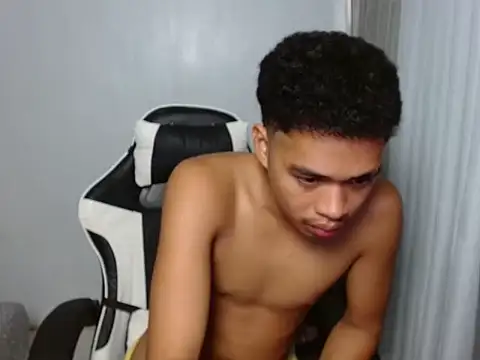 curlyasian_njxx webcam
