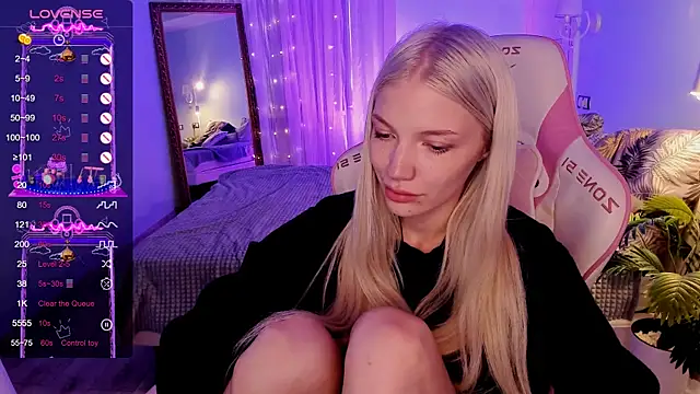 AnyaTaylor_ webcam