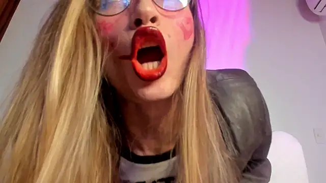 hellzel_moon webcam