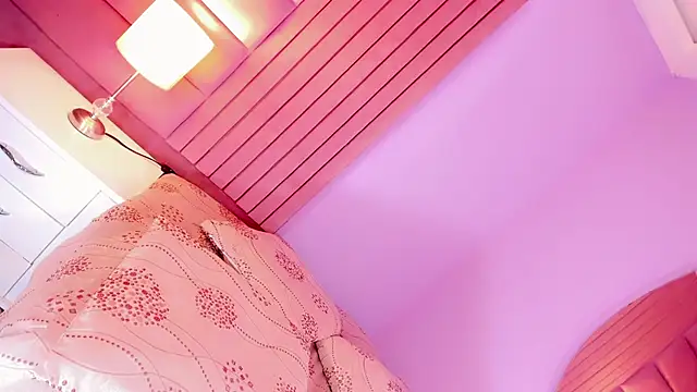 CALLMEATENEA webcam