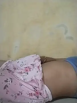 PRIYAGIRLHOT webcam