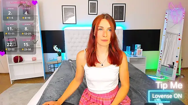 KiraNeeww webcam