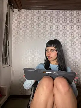 AntonellaCooper_Pink webcam