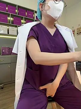 secretly_masturbating live cam on StripChat