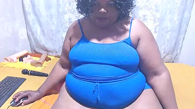 MatureBootyBabe4Uxx webcam