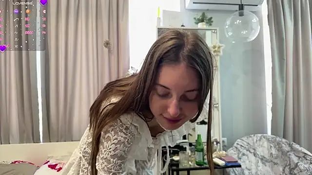 selena_favn webcam