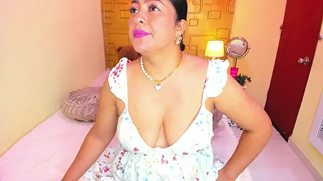 Julia_Haye webcam