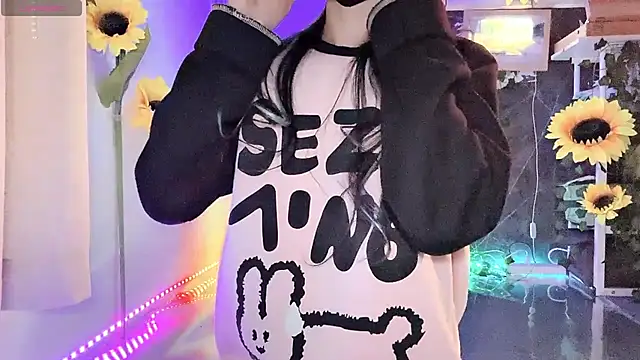 Your-Sunshinee live cam on StripChat