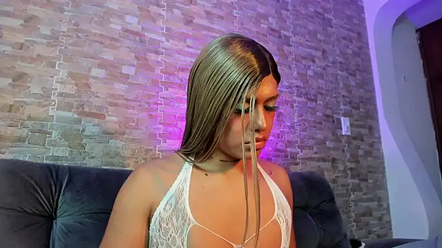 Dreams_Chloe webcam