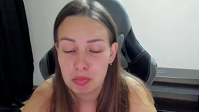 Mia_shy1 webcam