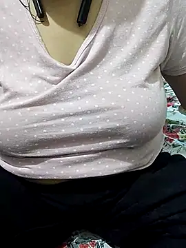 mallupriyapriya live cam on StripChat