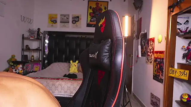 logan_hugh8 webcam