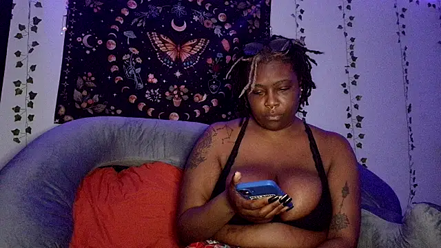 goddessnelle live cam on StripChat