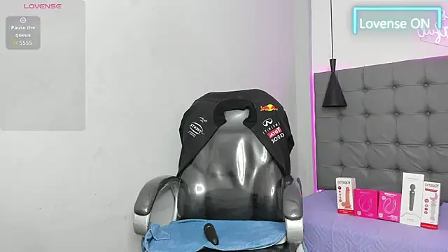 scarletcherry18 webcam