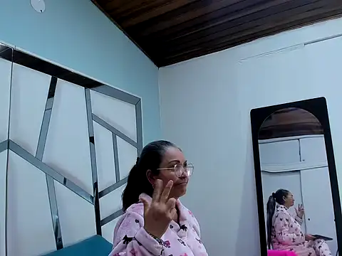 Charlotte_Moon1 webcam