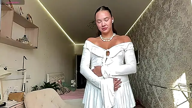 kamila_18_french webcam