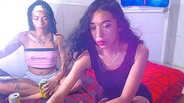 Triogirlhorny_ webcam