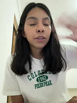 BabyPeach01 webcam