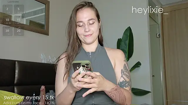 heylixie__ webcam