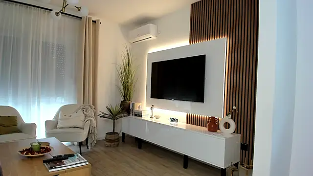 milaa_sun webcam