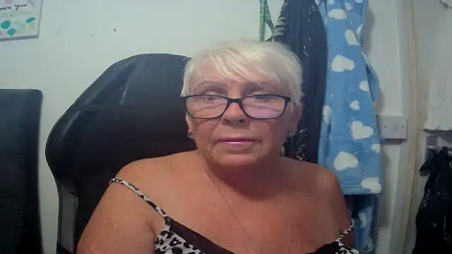 Playful_MILF_Demi webcam