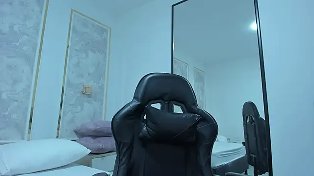lucy_alvarezz webcam