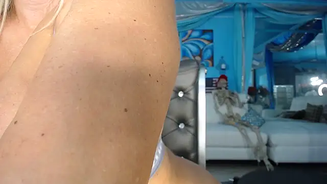 ADRIANNA_FOX webcam