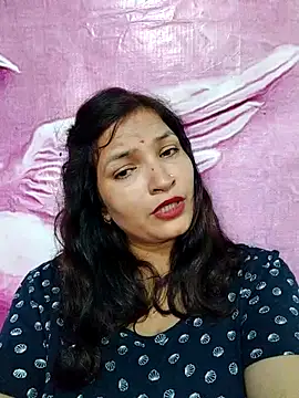 Priyaa_1433 webcam