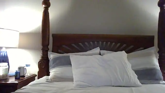 hotblondemilf1962 webcam