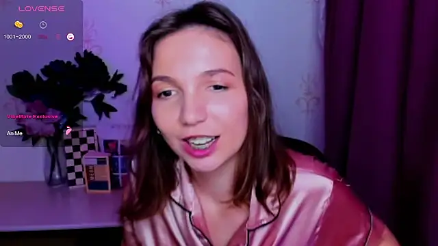 KindHazelHere_ live cam on StripChat