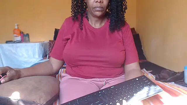 bustykelly webcam