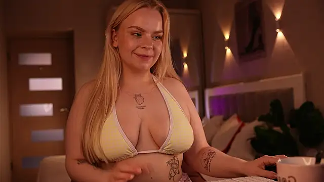 LisaLove3 webcam