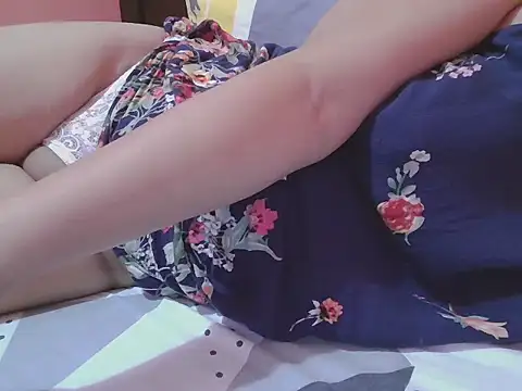 UrHotBabexxx webcam