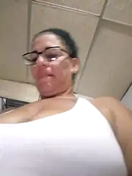 tugordita-hot live cam on StripChat