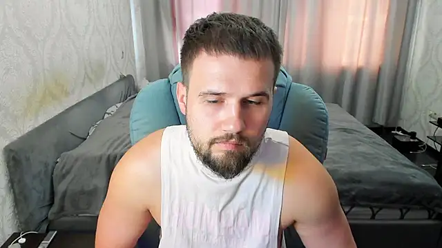 Vladik_b Adlı Modelin Canlı Sohbet Odası