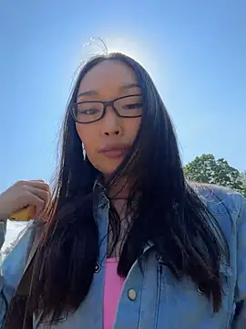 trytomakememoam webcam