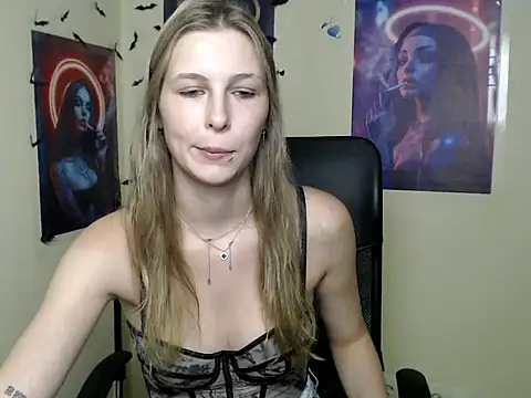 StrangerGi live cam on StripChat
