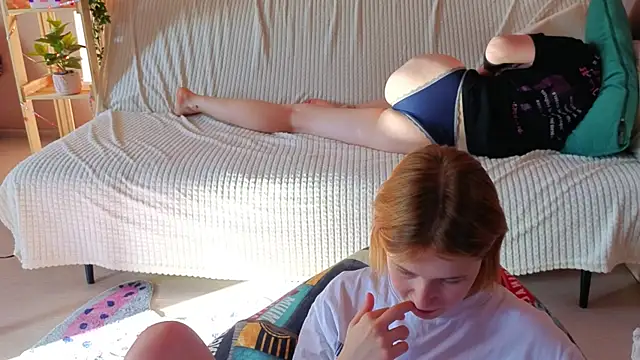 two_gerls_here webcam