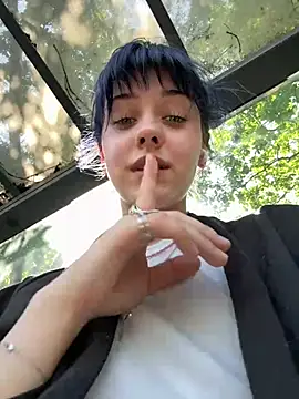 Only_April webcam