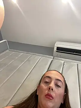 BrunetteBarbieXx_ webcam