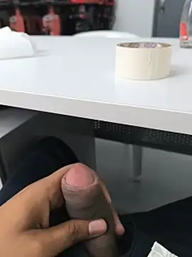 Hotmen84050 webcam